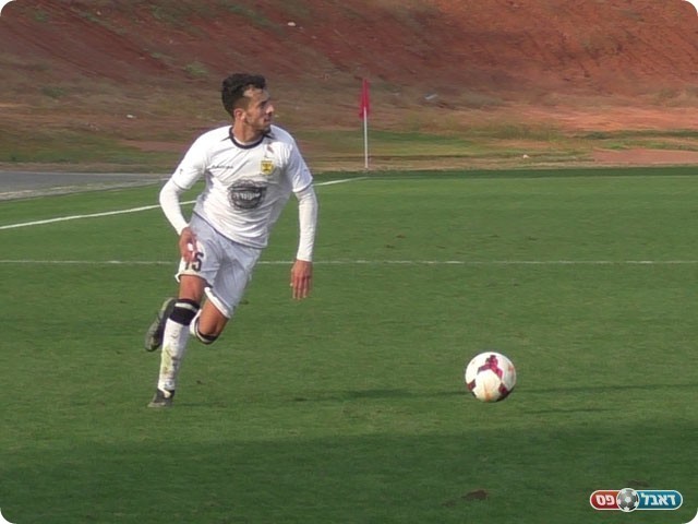 ויטלי גונן פורץ מימין (שקד מורג)